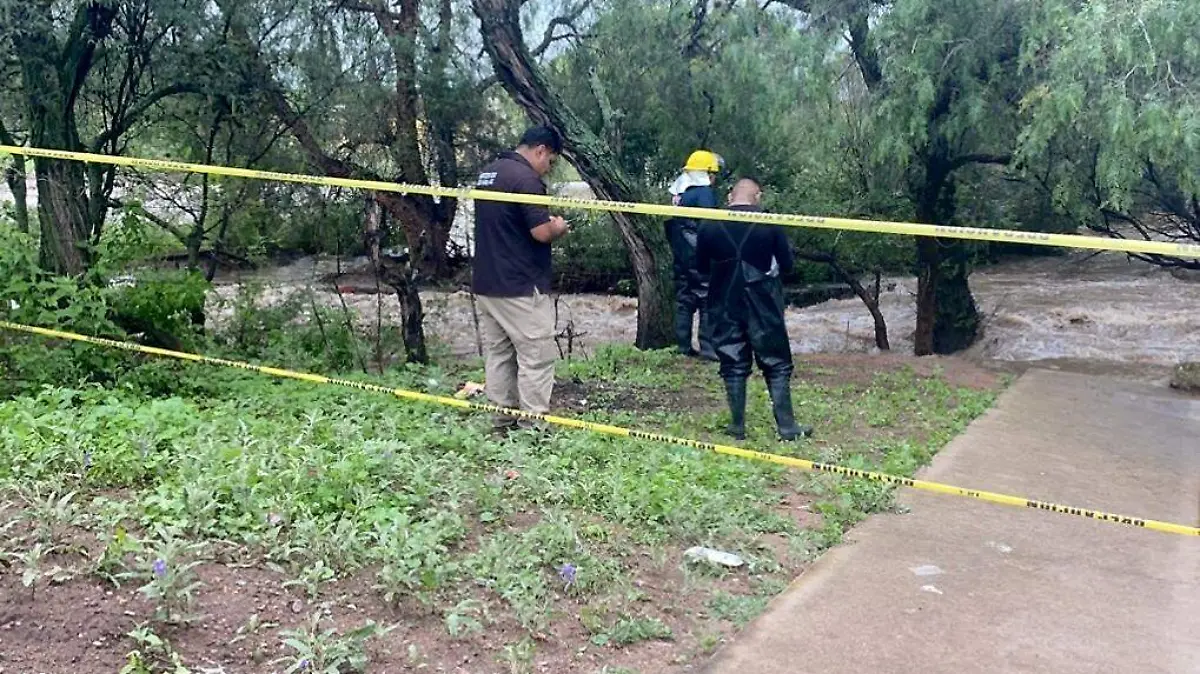 Presa El Chichimeco desbordada